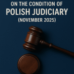 Cover image of the expert report on the condition of the Polish judiciary, featuring a judge’s gavel on a dark blue background and the logo of Guardians of Polish & Christian Heritage.